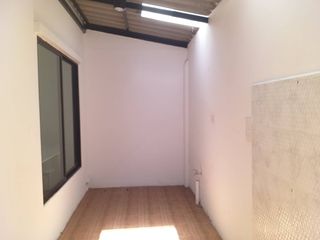 Casa adosada en venta de estudio en Bang Khen, Bangkok