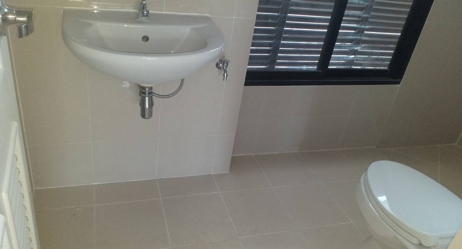 For sale studio townhouse in Bang Khen, Bangkok