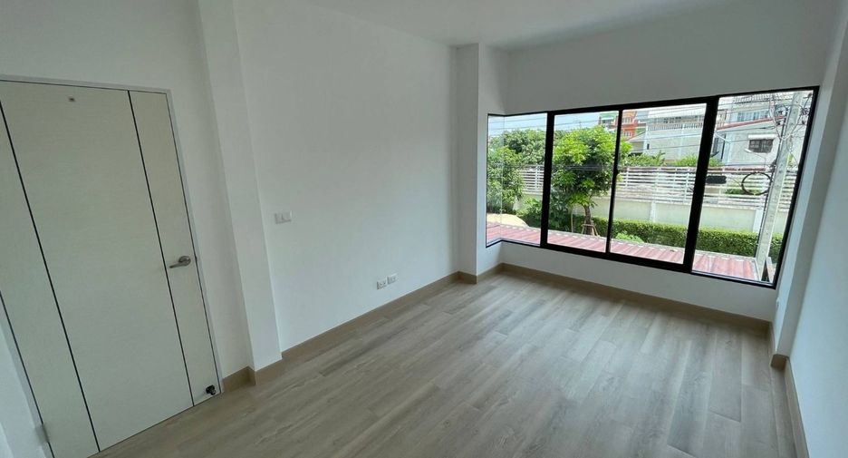 For sale studio townhouse in Bang Khen, Bangkok