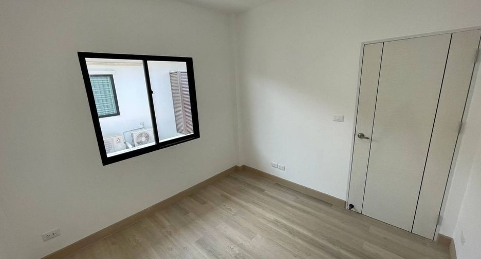 For sale studio townhouse in Bang Khen, Bangkok