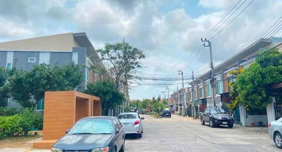 Reihenhaus zum Kauf mit Studio in Thung Khru, Bangkok