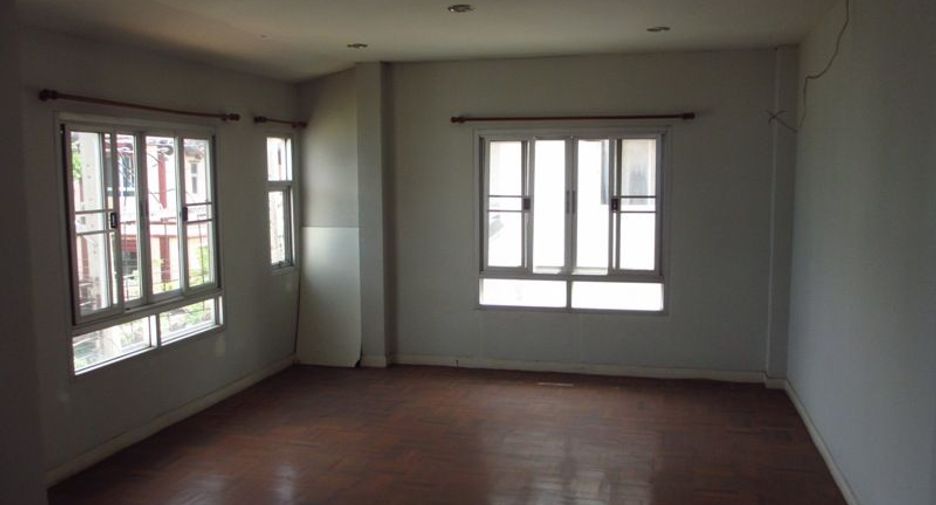 À vendre studio maison de ville à Bang Khun Thian, Bangkok