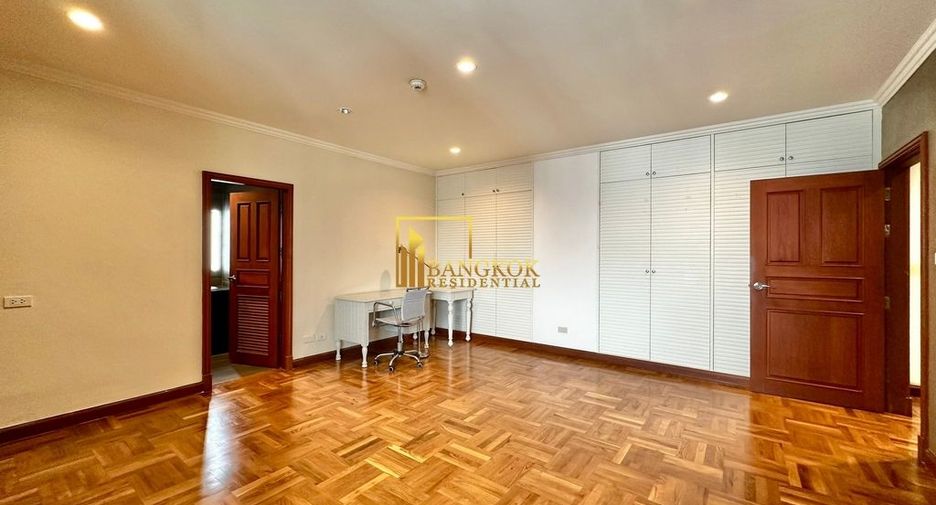 Condo en alquiler de 4 habitaciones en Watthana, Bangkok