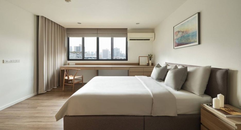 For rent 4 bedrooms condo in Watthana, Bangkok