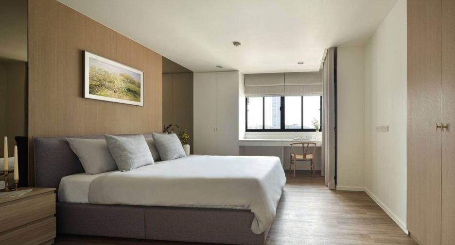 For rent 4 bedrooms condo in Watthana, Bangkok