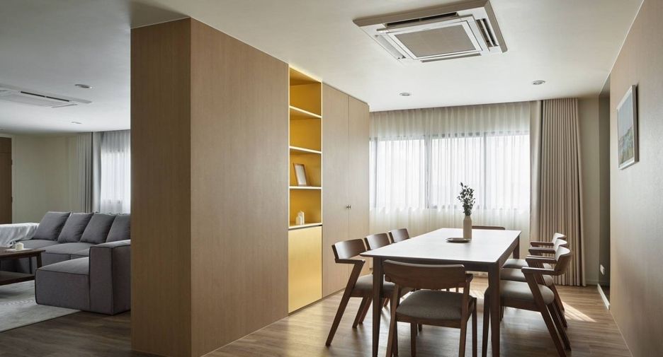 For rent 4 bedrooms condo in Watthana, Bangkok