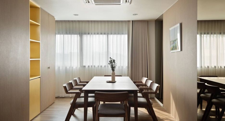 For rent 4 bedrooms condo in Watthana, Bangkok