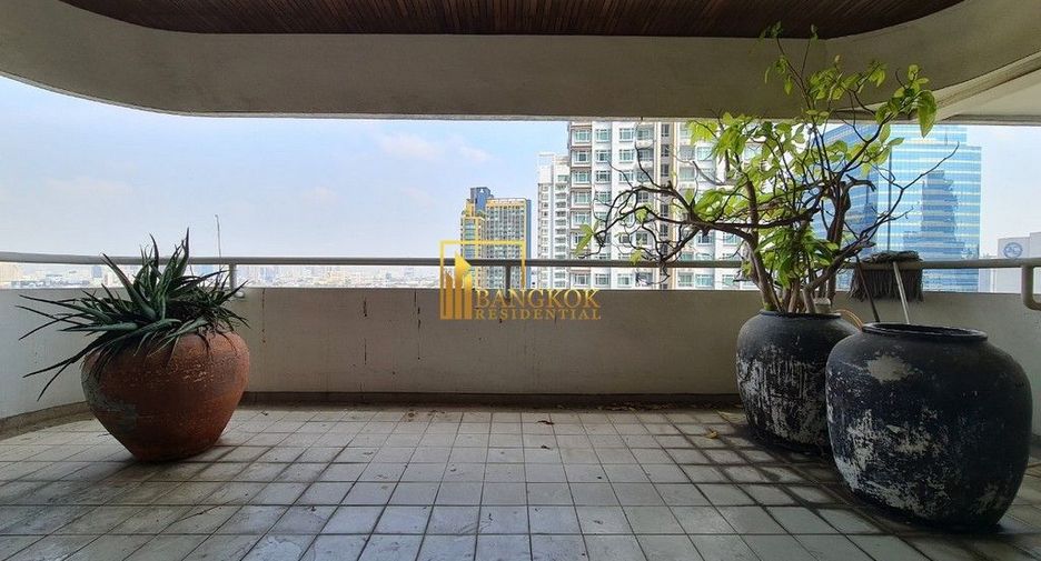 For rent 3 bedrooms condo in Watthana, Bangkok
