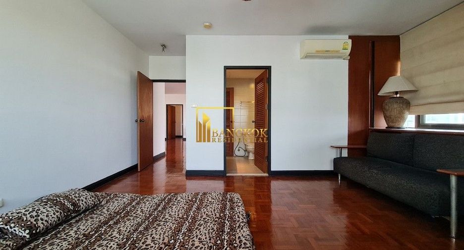 For rent 3 bedrooms condo in Watthana, Bangkok