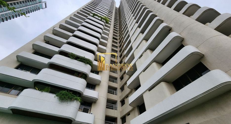 For rent 3 bedrooms condo in Watthana, Bangkok