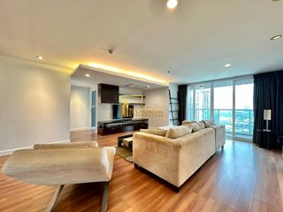 For rent 2 bedrooms condo in Pathum Wan, Bangkok