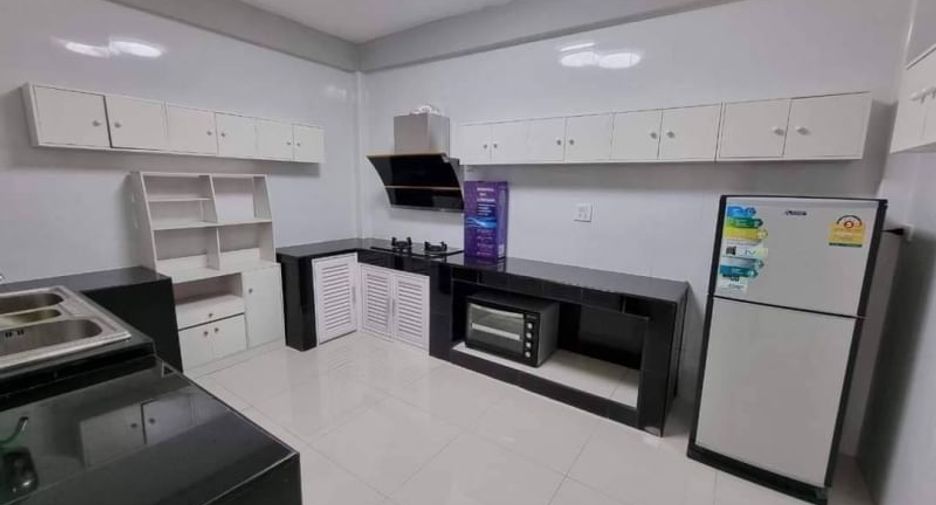 For sale 7 bedrooms retail Space in Mueang Chon Buri, Chonburi