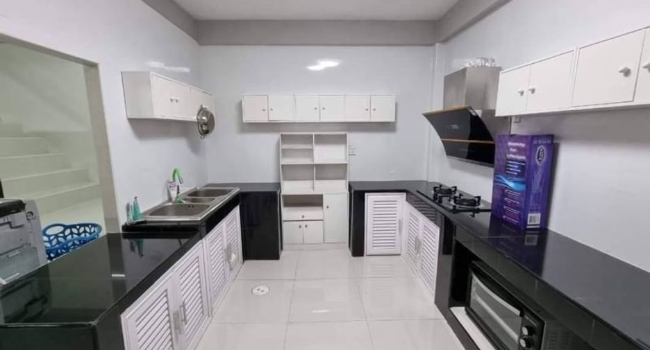 For sale 7 bedrooms retail Space in Mueang Chon Buri, Chonburi