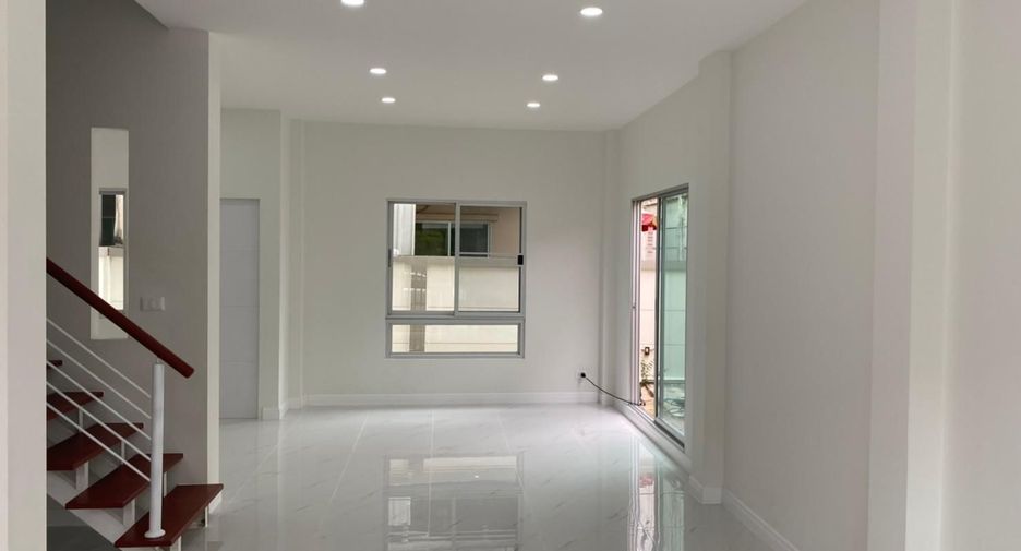 Casa adosada en venta de estudio en Nong Khaem, Bangkok