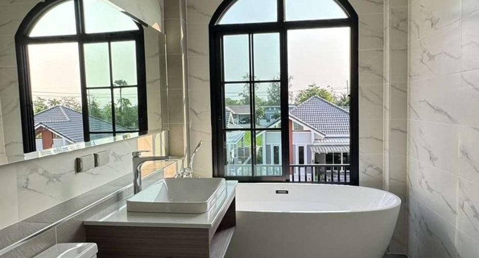 Casa en venta de 4 habitaciones en Hang Dong, Chiang Mai