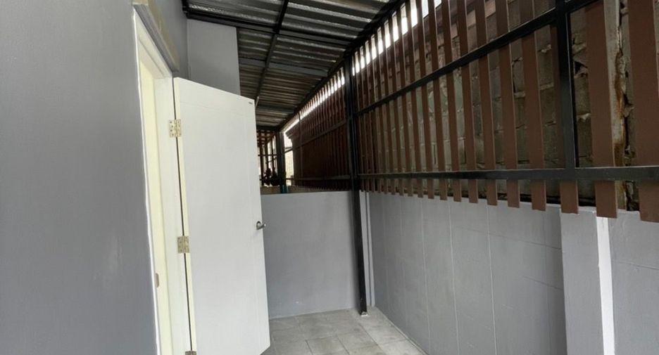 Casa adosada en venta de estudio en Sai Mai, Bangkok