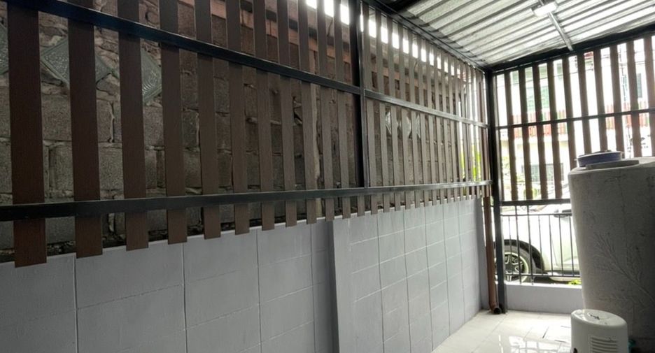 Casa adosada en venta de estudio en Sai Mai, Bangkok
