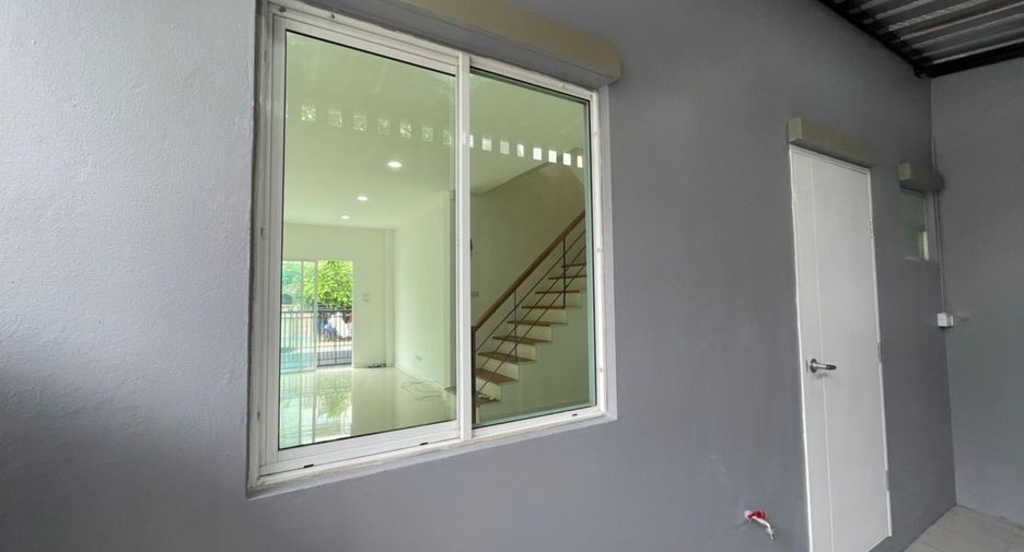Casa adosada en venta de estudio en Sai Mai, Bangkok
