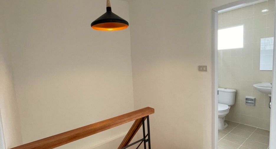 Casa adosada en venta de estudio en Sai Mai, Bangkok