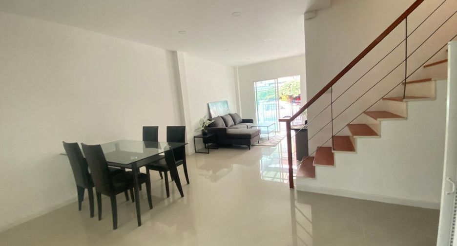Casa adosada en venta de estudio en Sai Mai, Bangkok