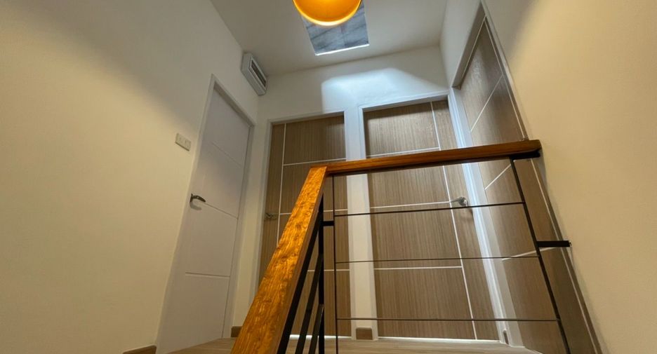 Casa adosada en venta de estudio en Sai Mai, Bangkok
