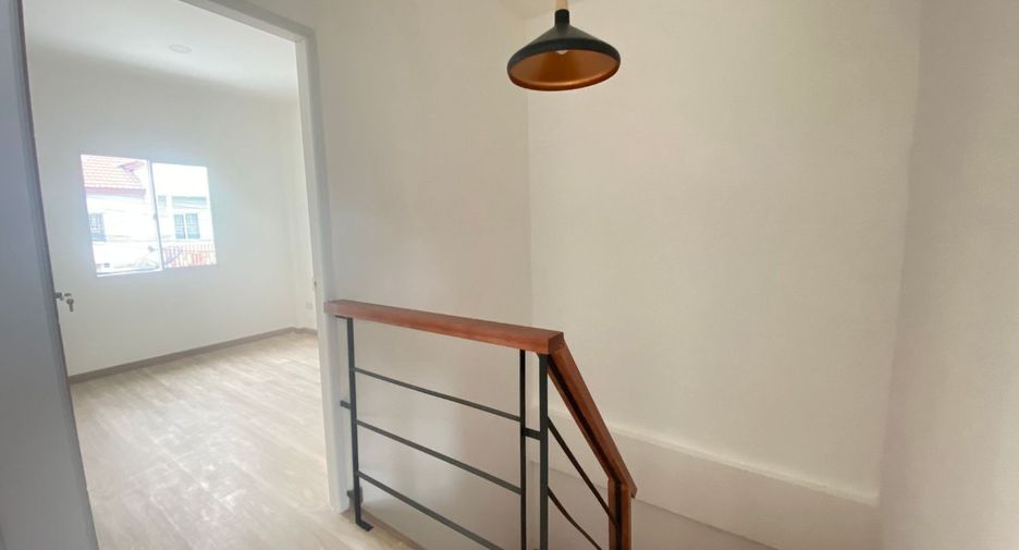 Casa adosada en venta de estudio en Sai Mai, Bangkok