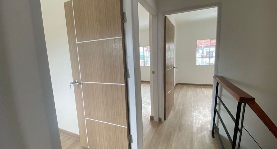 Casa adosada en venta de estudio en Sai Mai, Bangkok