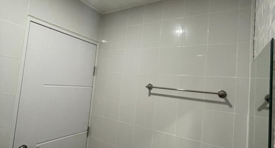 Casa adosada en venta de estudio en Sai Mai, Bangkok
