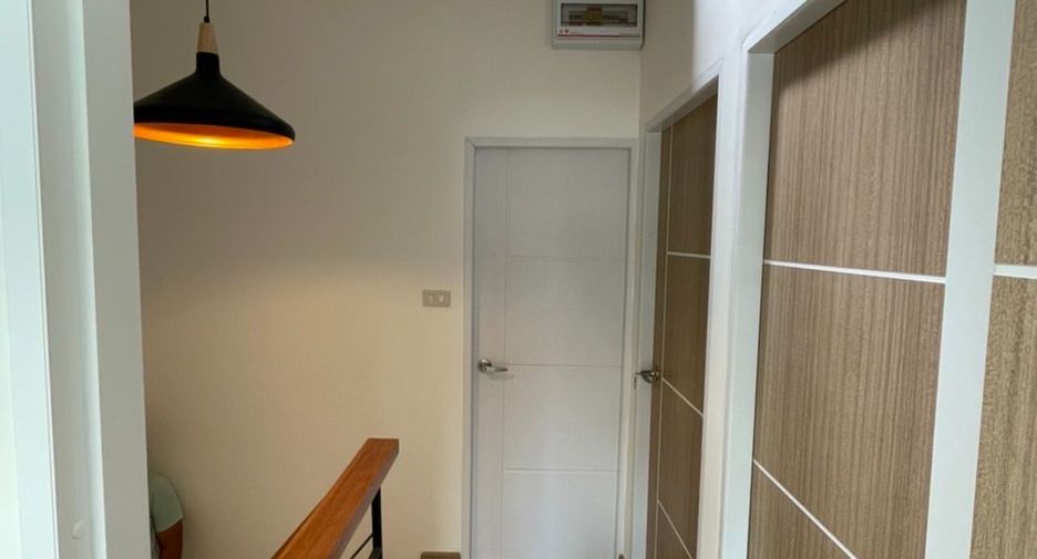 Casa adosada en venta de estudio en Sai Mai, Bangkok