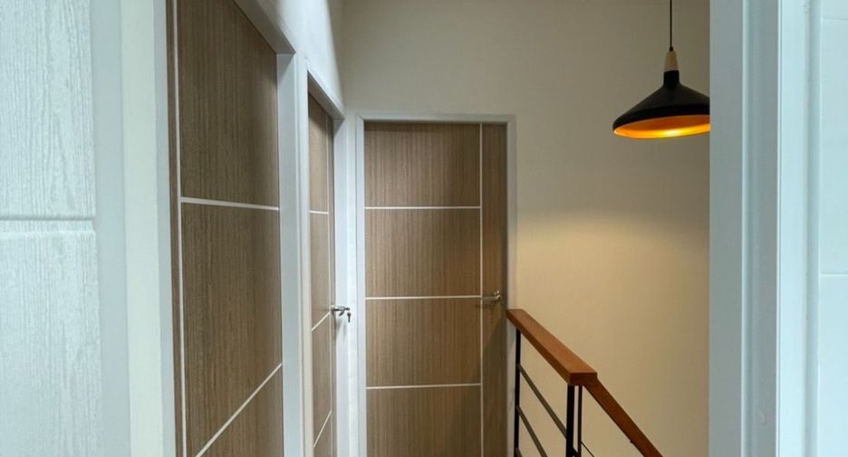 Casa adosada en venta de estudio en Sai Mai, Bangkok