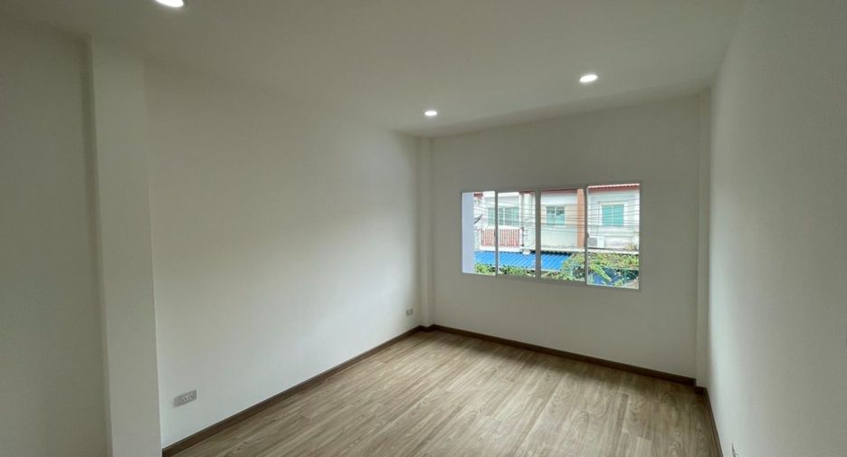 Casa adosada en venta de estudio en Sai Mai, Bangkok