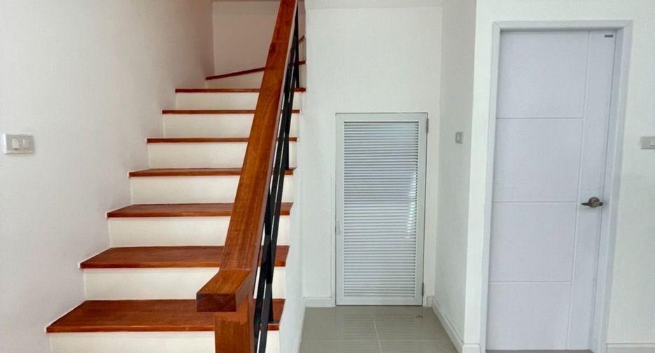 Casa adosada en venta de estudio en Sai Mai, Bangkok