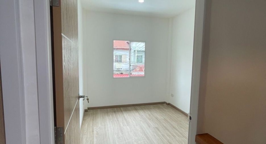 Casa adosada en venta de estudio en Sai Mai, Bangkok