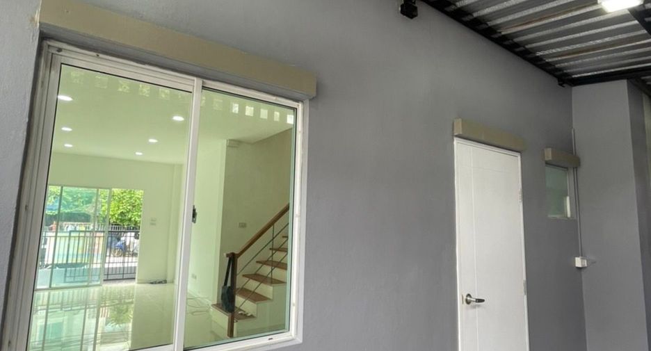 Casa adosada en venta de estudio en Sai Mai, Bangkok