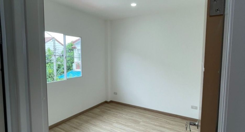 Casa adosada en venta de estudio en Sai Mai, Bangkok