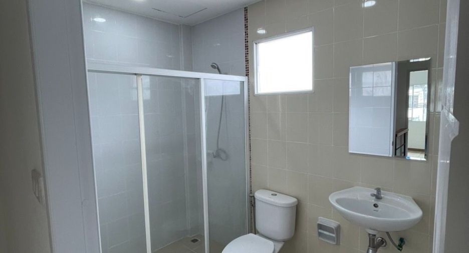 Casa adosada en venta de estudio en Sai Mai, Bangkok