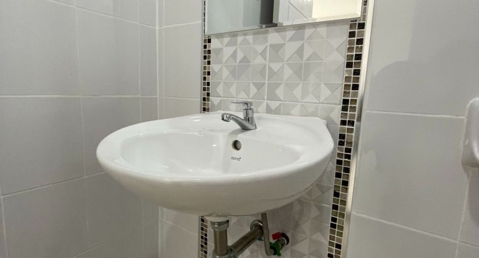 Casa adosada en venta de estudio en Sai Mai, Bangkok