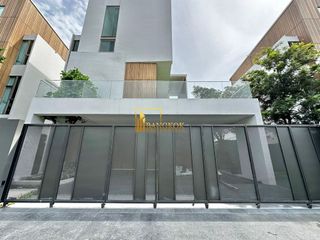 For rent 3 bed condo in Saphan Sung, Bangkok