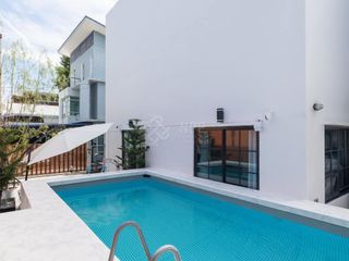 For rent and for sale 5 bed house in Huai Khwang, Bangkok
