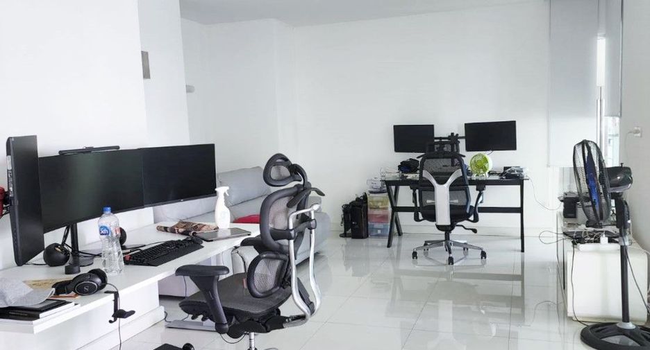 Wohnung zur Miete mit 5 Zimmer in Yan Nawa, Bangkok