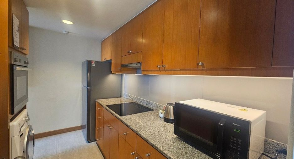 For rent 2 bedrooms condo in Yan Nawa, Bangkok