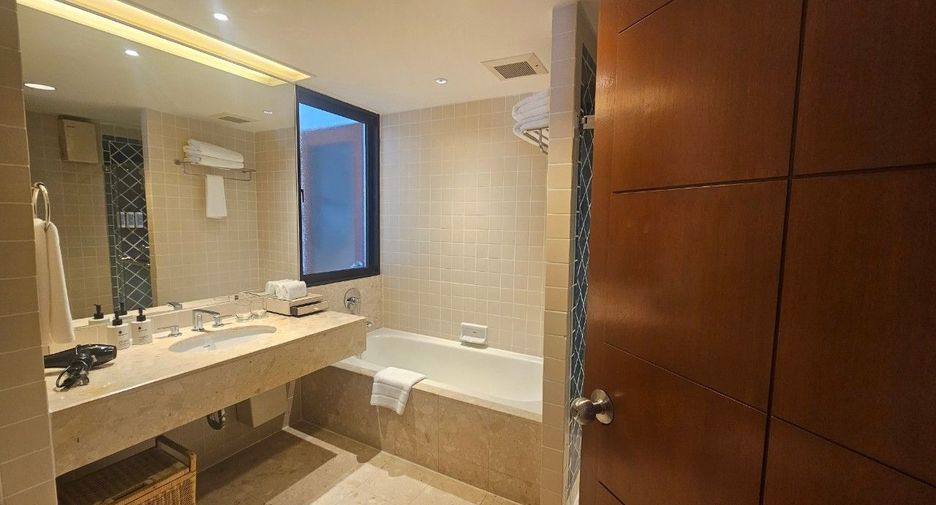 For rent 2 bedrooms condo in Yan Nawa, Bangkok