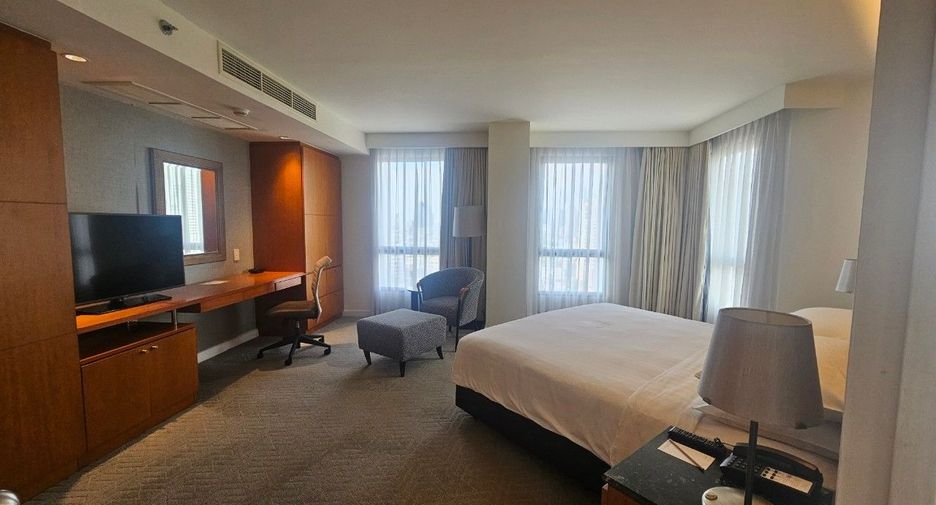 For rent 3 bedrooms condo in Yan Nawa, Bangkok