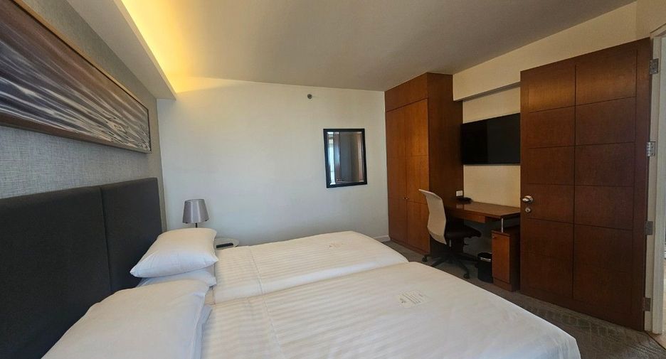 For rent 3 bedrooms condo in Yan Nawa, Bangkok