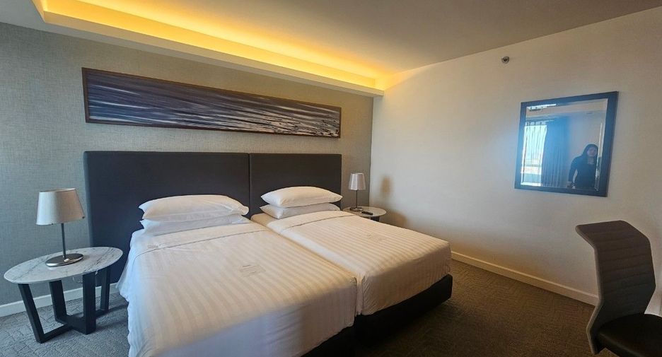For rent 3 bedrooms condo in Yan Nawa, Bangkok