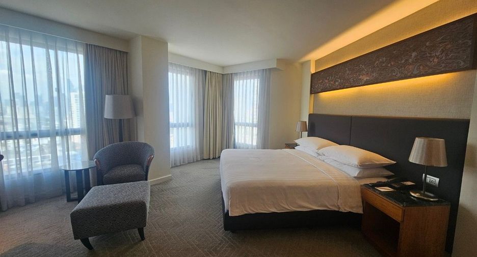 For rent 3 bedrooms condo in Yan Nawa, Bangkok