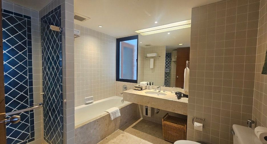 For rent 3 bedrooms condo in Yan Nawa, Bangkok