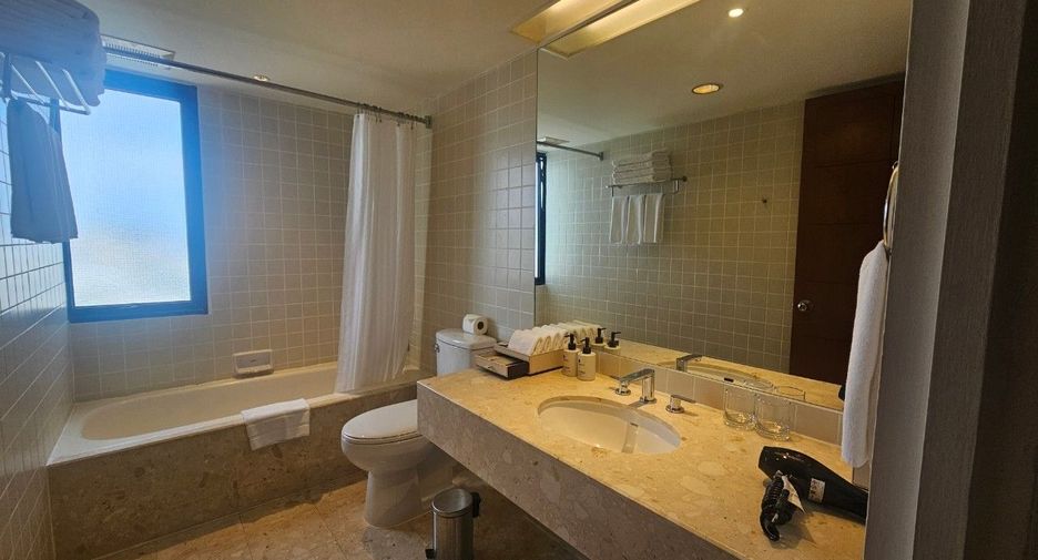 For rent 3 bedrooms condo in Yan Nawa, Bangkok