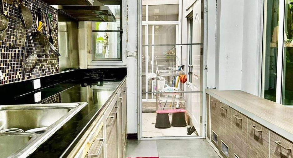 For sale 3 bedrooms house in Suan Luang, Bangkok