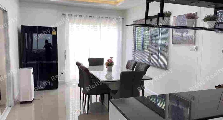 À louer 4 chambres maison à Saraphi, Chiang Mai